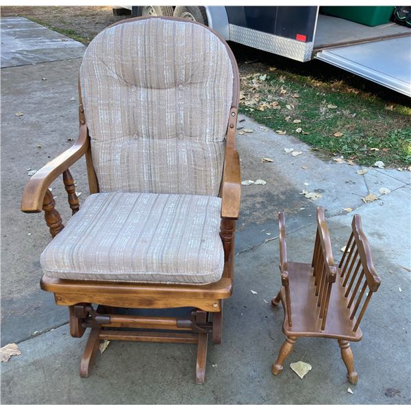WOODEN GLIDER ROCKING CHAIR AND VINTAGE MAGAZINE RACK