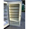 Image 11 : GE LOCKABLE UPRIGHT FREEZER - WORKS!