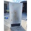 Image 3 : GE LOCKABLE UPRIGHT FREEZER - WORKS!