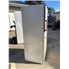 Image 4 : GE LOCKABLE UPRIGHT FREEZER - WORKS!