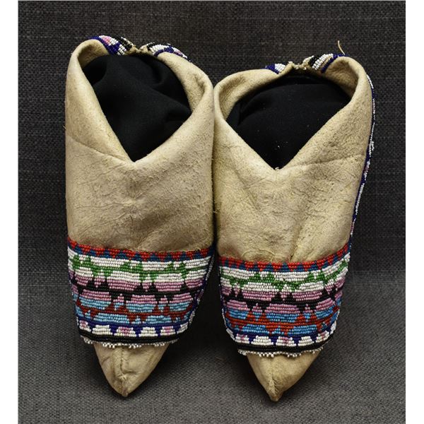 CREE MOCCASINS