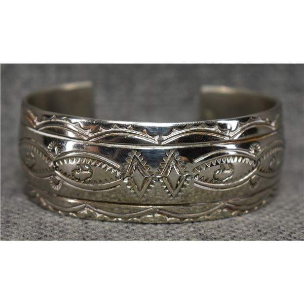 NAVAJO BRACELET (F)