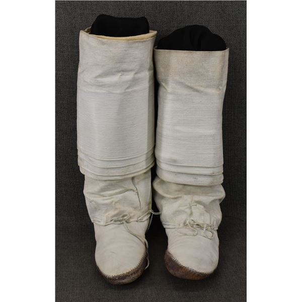 PUEBLO MOCCASINS