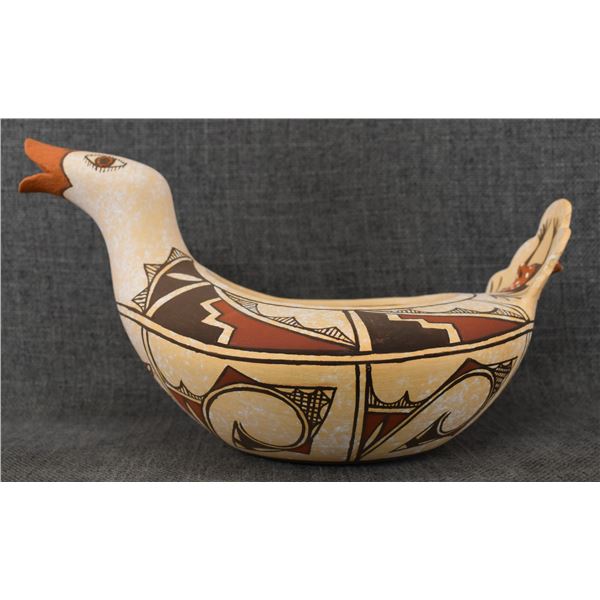 ZUNI DUCK EFFIGY POT (TARA EDAAKIE)