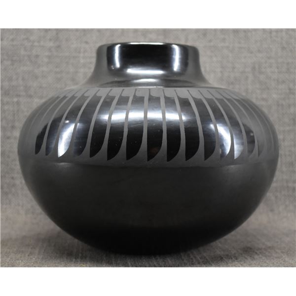 SAN ILDEFONSO POTTERY OLLA (MARIA AND SANTANA)