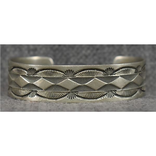 NAVAJO BRACELET (SIGNED)
