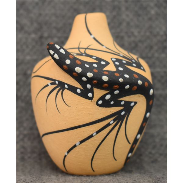 ZUNI POTTERY VASE (DELDRICK & LORENDA CELLICION)