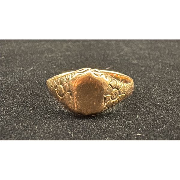 APPROX 15K LADIES SIGNET RING (3G)