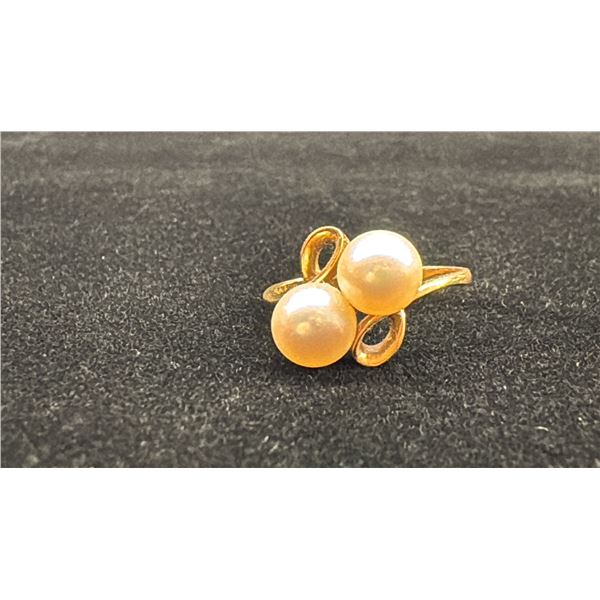 APPROX 18K LADIES RING SET WITH PEARLS (2.8G)