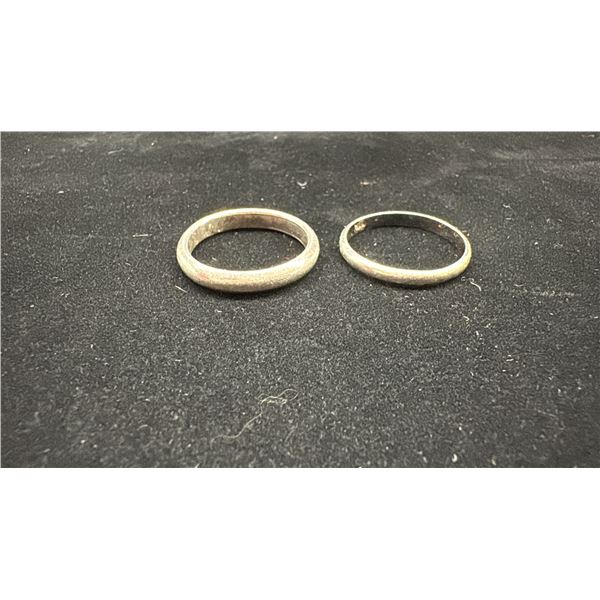 TWO SILVER RINGS (9.6G)