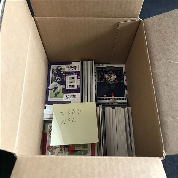 BOX OF 500+ SPORTS TRADING CARDS