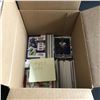 Image 1 : BOX OF 500+ SPORTS TRADING CARDS