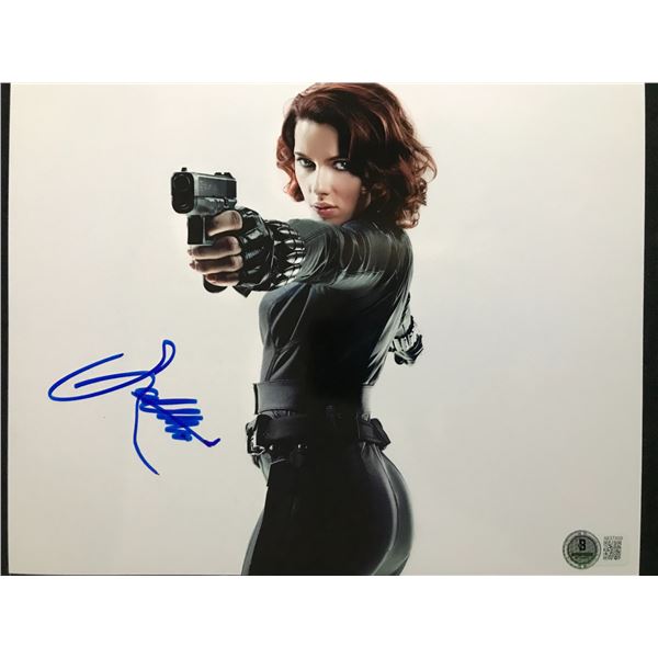 SCARLET JOHANSSON SIGNED BLACK SIGNED 8X10 - BECKETT COA