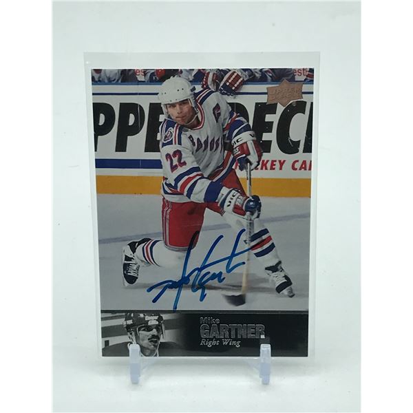 2018-19 UPPER DECK ULTIMATE COLLECTION HOCKEY MIKE GARTNER SIGNED TRADING CARD - UD COA