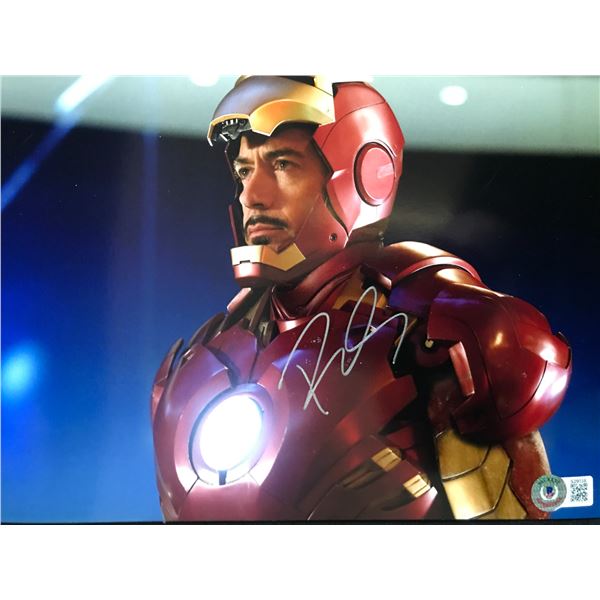 ROBERT DOWNEY JNR SIGNED IRON MAN 8X10 - BECKETT COA