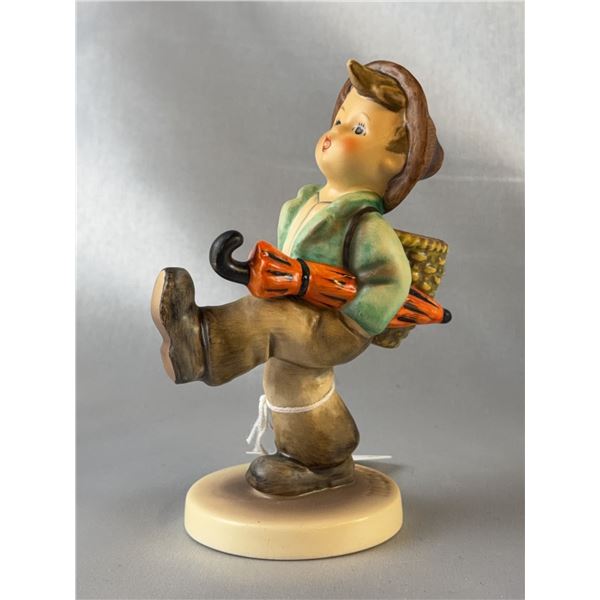 Goebel M.J. Hummel Figurine Globe Trotter #79 TMK 6 West Germany