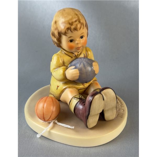 M.I. Hummel Club Exclusive 1998/99 At Play #632 Figurine with Box Goebel Germany