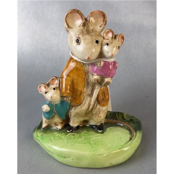 Beswick Kitty MacBride "A Family Mouse" #2526 Figurine England