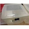 Image 3 : 4 RUBBERMAID TOTES