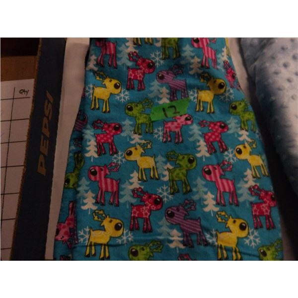 UNCLAIMED STORAGE:  FLAT C/W SEWING MATERIAL, 3 BLANKETS AS PICTURES