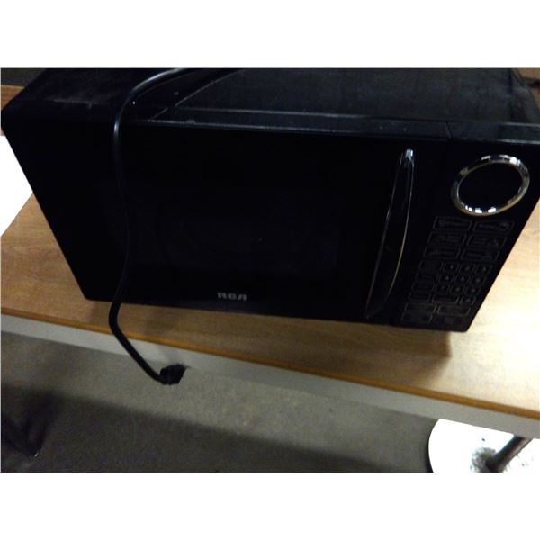 UNCLAIMED STORAGE:  RCA 950 WATT MICROWAVE