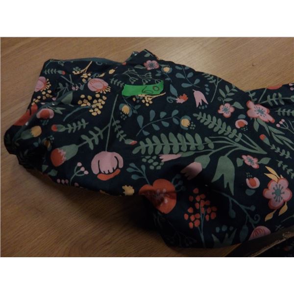 UNCLAIMED STORAGE:  QUEEN SIZE COMFORTER