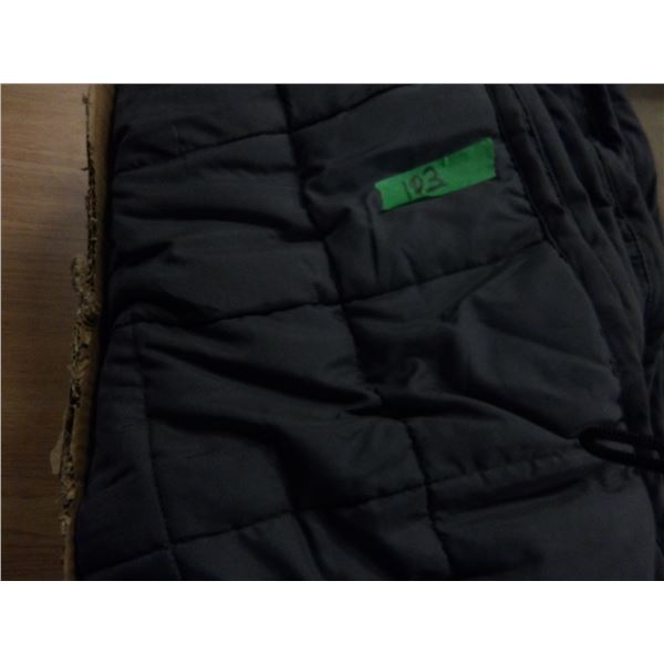 SHELF PULLS (AS IS):  QUEEN SIZE WEIGHTED BLANKET