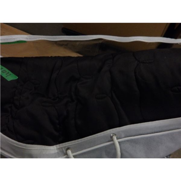 ESTATE:  QUEEN SIZE COMFORTER