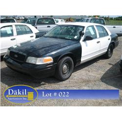 2001 FORD CROWNVIC POLICE B&W, 