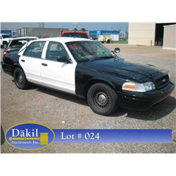 2001 FORD CROWNVIC POLICE B&W, 