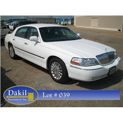 2004 LINCOLN  TOWNCAR 