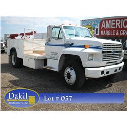 1992 FORD F700 