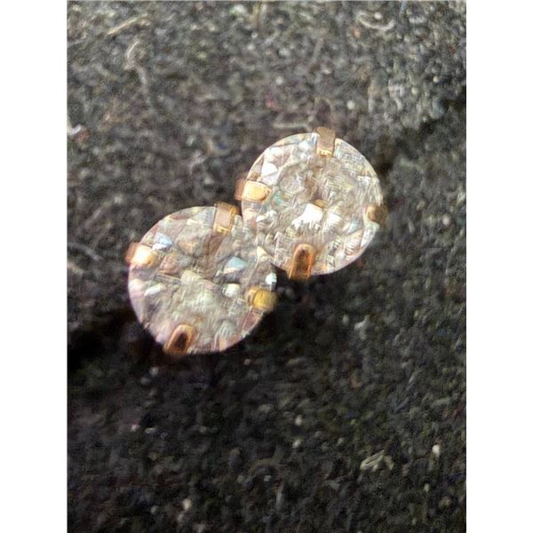$300, 14klab diamond 2 in 1earing, retail value $300