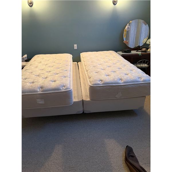 King size bed and also be two twins mattresses zip together extra long