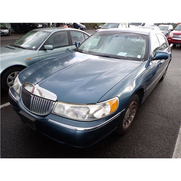 2002 Lincoln Town Car