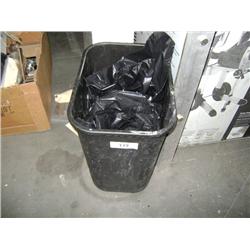 TRASHCAN W/TRASH BAGS