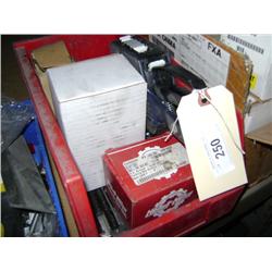 LABEL MAKER W/DOUBLE THREADED SCREWS