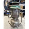 Image 1 : COLEMAN OIL LAMP