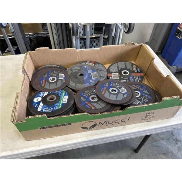 TRAY OF CUTTING WHEELS