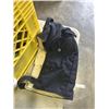 Image 3 : TOTE OF BACK SUPPORTS BELTS AND TOTE OF HATS