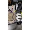 Image 4 : 6 TENNIS RACKETS AND 2 CASES
