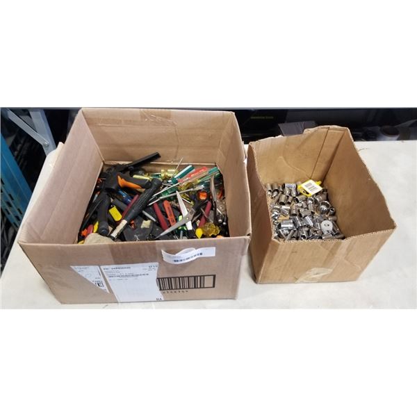 ASSORTED HAND TOOLS AND SCREWDRIVERS, AND TRAY OF ASSORTED SOCKETS