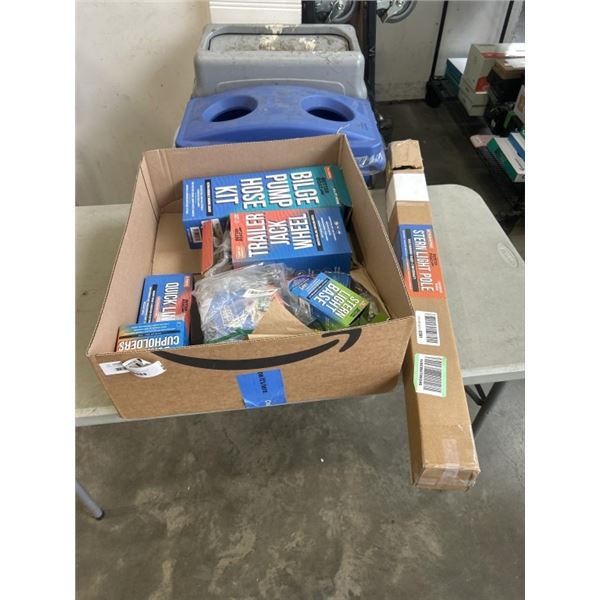 TRAY OF BETTER BOAT ITEMS INCLUDING TRAILER JACK WHEEL, BILGE PUMP HOSE, QUICK LINKS ETC