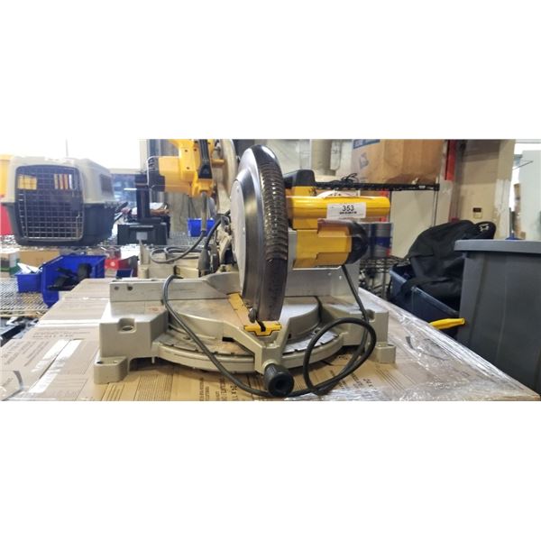 DEWALT 12 INCH COMPOUND MITRE SAW, MODEL DW705, WORKING