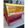 Image 2 : 2 RUBBERMAID STACKING ORGANIZER BINS, FRONT ENTRY
