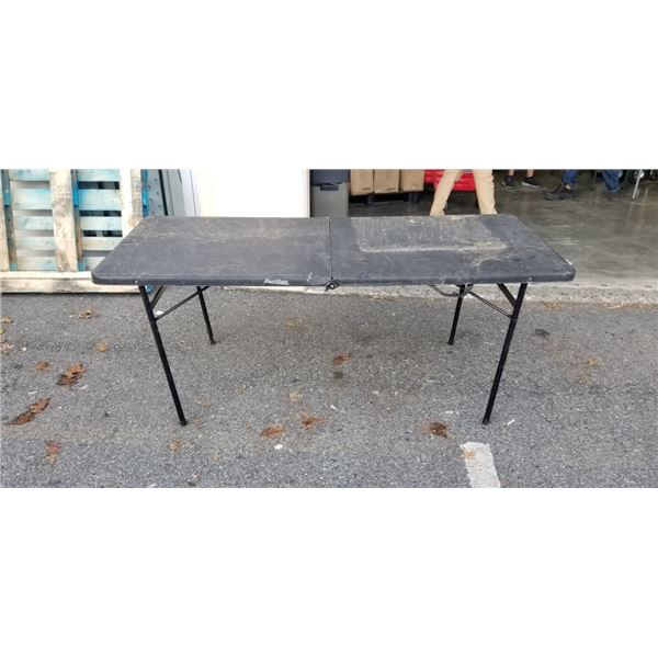 6-FT FOLDING MARKET TABLE