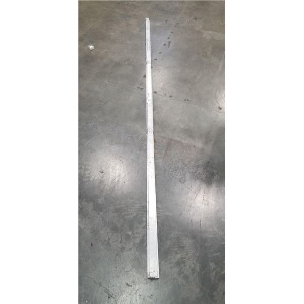 5 ALUMINUM STRAIGHT LINE MARKERS. 9 FEET LONG