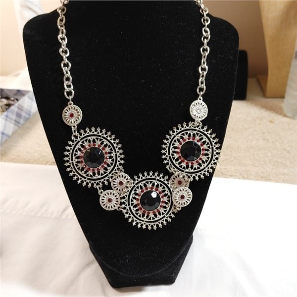 SILVER PLATED FILIGREE DESIGN NECKLACE