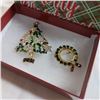 Image 1 : 2 VINTAGE CHRISTMAS BROOCHES IN BOX