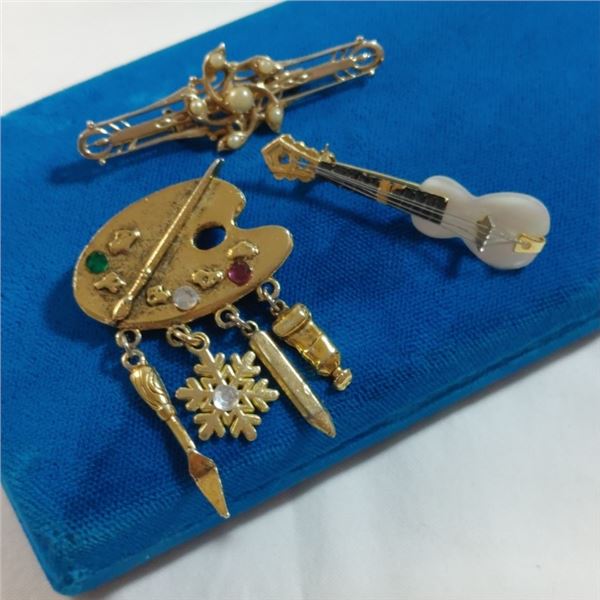 3 VINTAGE GOLD TONE BROOCHES